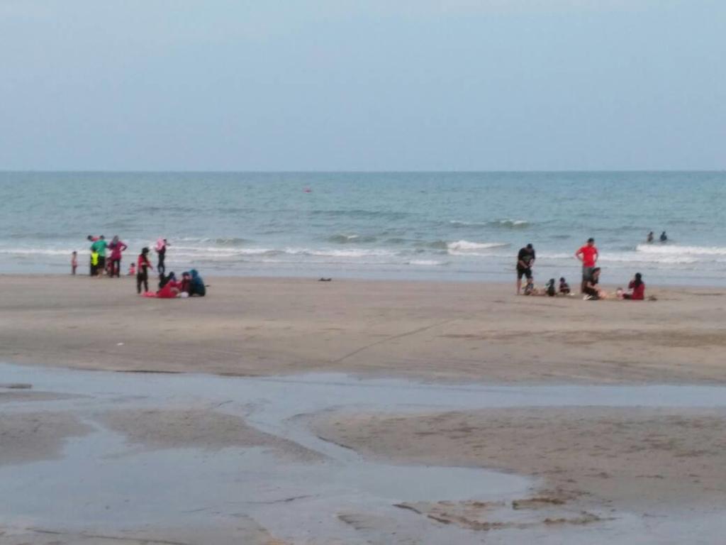 Damai Homestay Pantai Pelindung Kuantan Esterno foto