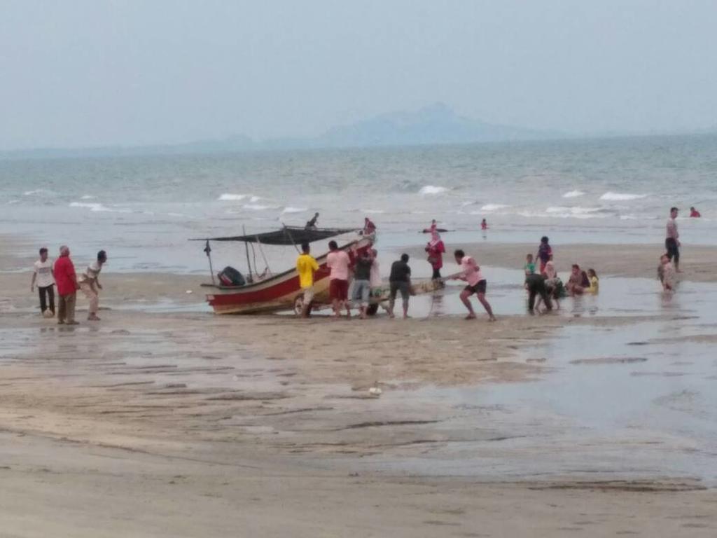 Damai Homestay Pantai Pelindung Kuantan Esterno foto